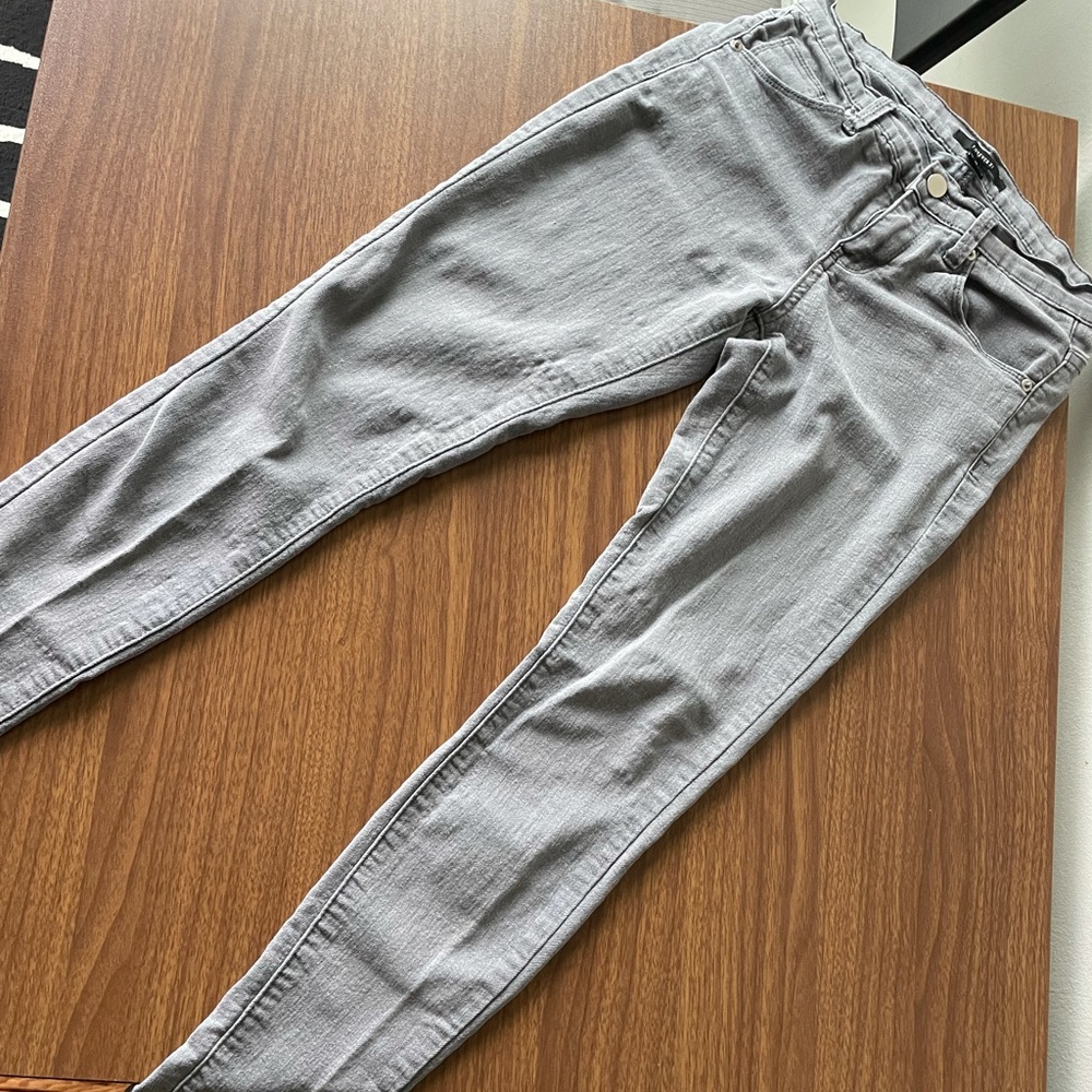 Forever 21 jeans size 25